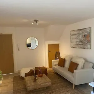 tastefully-decorated-2-bedroom-duplex-apartment.cardiffhotelswales.com/